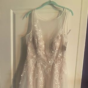 Melissa Sweet A-line wedding gown with blush‎ underlay. New with tags
